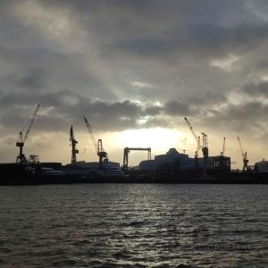 Svítání nad hamburským přístavem